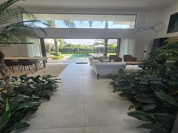 5 Bedroom Villa