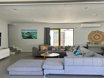 10 Bedroom House