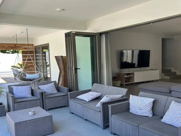 10 Bedroom House