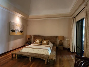5 Bedroom Villa
