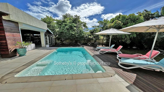 The Lounge Villa