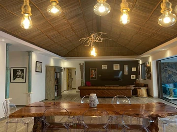 6 Bedroom Villa