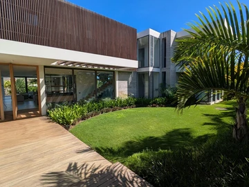 5 Bedroom Villa