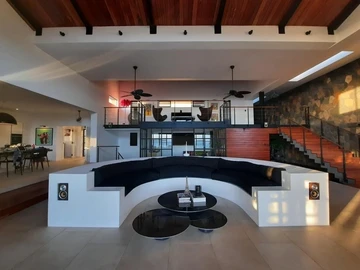 5 Bedroom Villa