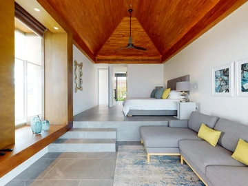 5 Bedroom Villa