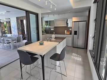 5 Bedroom Villa