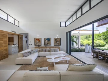 5 Bedroom Villa