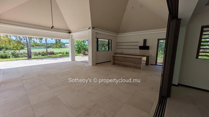 Villa Birdie, Anahita