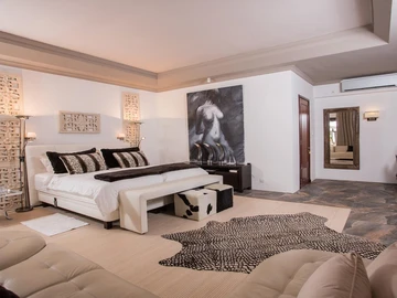 5 Bedroom Villa