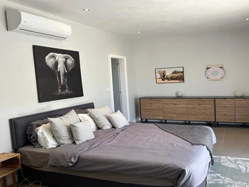 10 Bedroom House