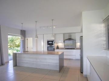 5 Bedroom Villa