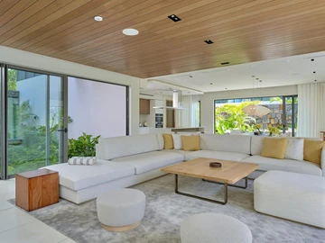 6 Bedroom Villa