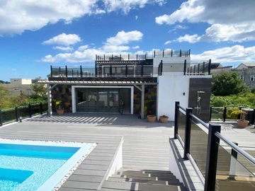 8 Bedroom House