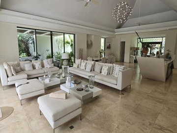 5 Bedroom Villa