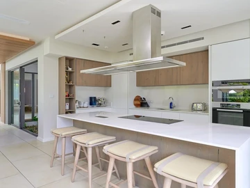 6 Bedroom Villa