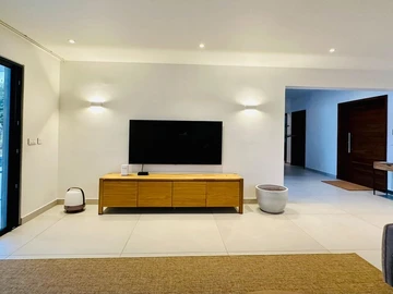 4 Bedroom Villa