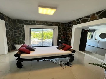 5 Bedroom Villa