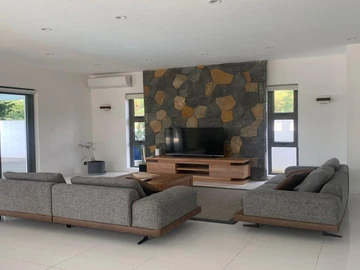 8 Bedroom House