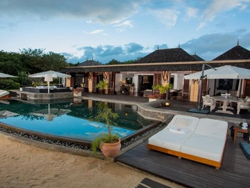 5 Bedroom Villa