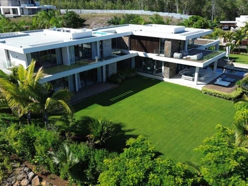 5 Bedroom Villa