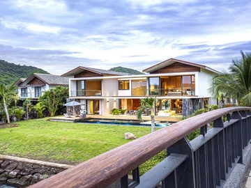 5 Bedroom Villa