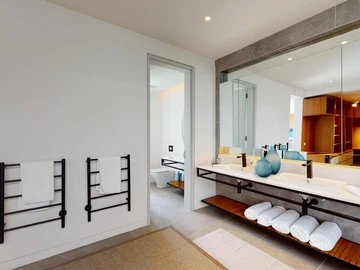 5 Bedroom Villa