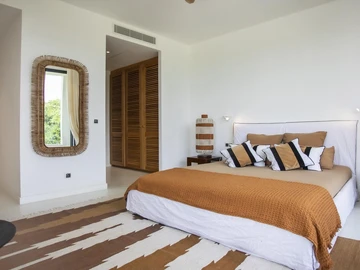5 Bedroom Villa