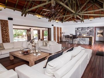 5 Bedroom Villa