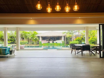 6 Bedroom Villa