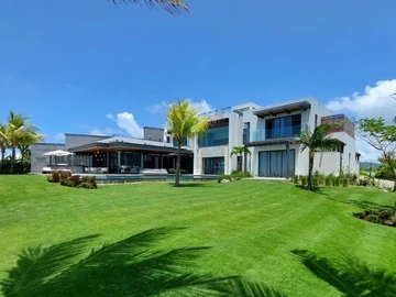 5 Bedroom Villa