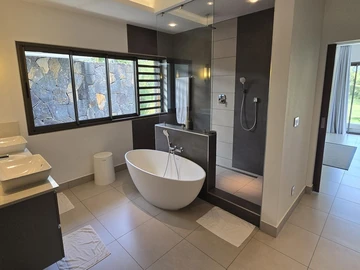 5 Bedroom Villa