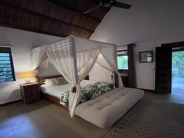 6 Bedroom Villa