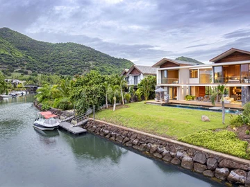 5 Bedroom Villa