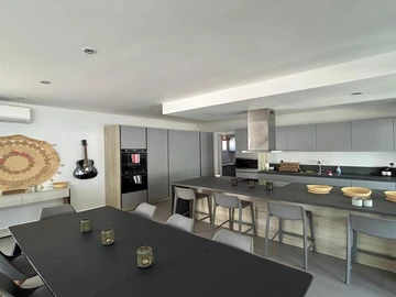 10 Bedroom House
