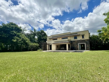 5 Bedroom Villa