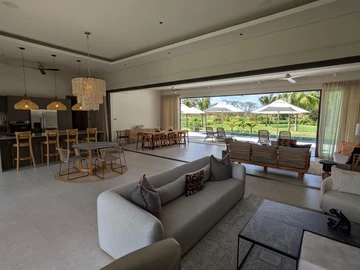 5 Bedroom Villa