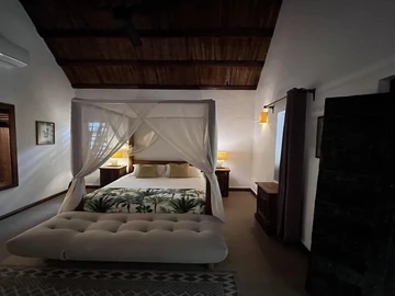 6 Bedroom Villa
