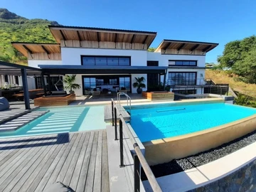 5 Bedroom Villa