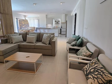 4 Bedroom Villa