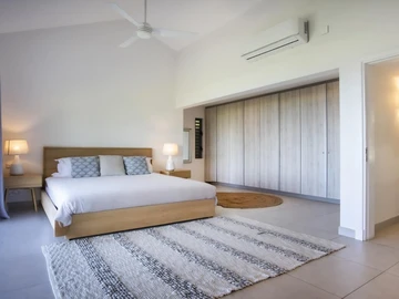 5 Bedroom Villa