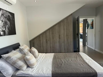 10 Bedroom House