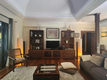 5 Bedroom Villa
