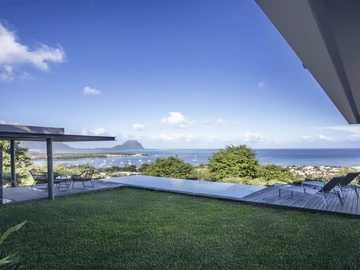 5 Bedroom Villa