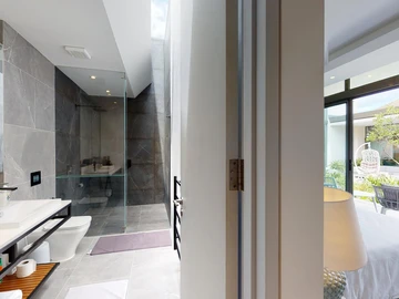 5 Bedroom Villa