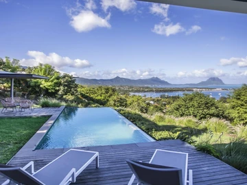 5 Bedroom Villa