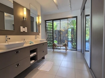 5 Bedroom Villa