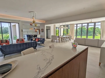 5 Bedroom Villa