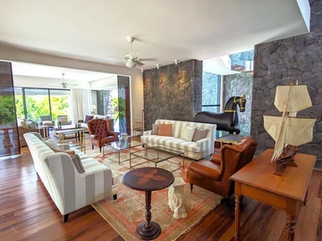 5 Bedroom Villa