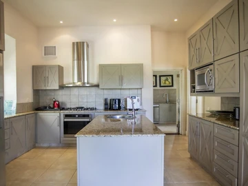 5 Bedroom Villa