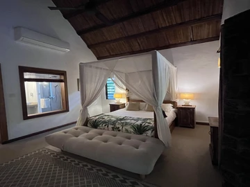 6 Bedroom Villa